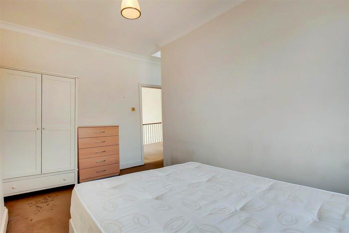 3 Bedroom Flat To Rent In Elgin Avenue, Maida Vale, London, W9