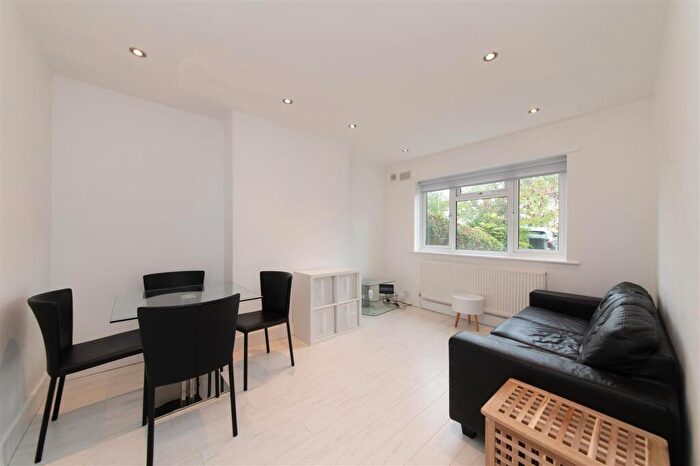 2 Bedroom Maisonette To Rent In Vineyard Avenue, Mill Hill, NW7