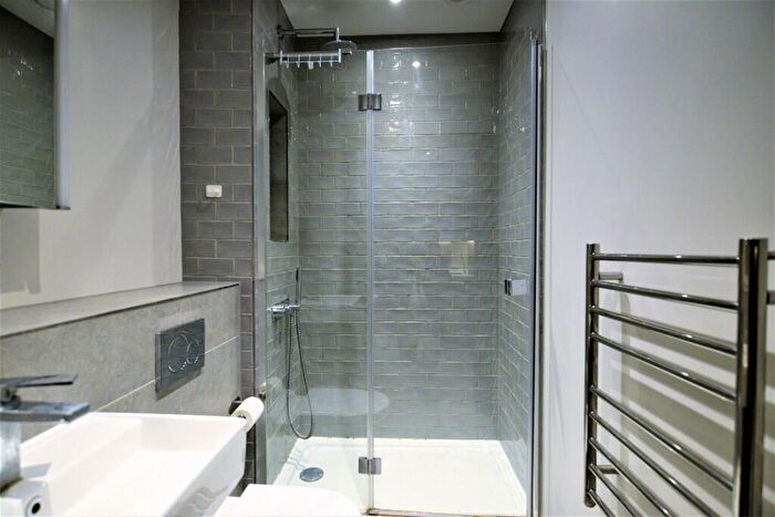 1 Bedroom Flat To Rent In Nixey Close, Slough, Berkshire, SL1