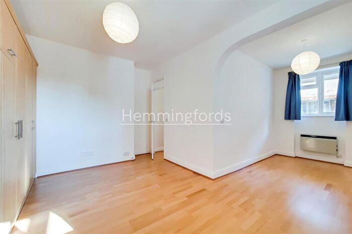 Studio To Rent In Pentonville Road, Islington, N1
