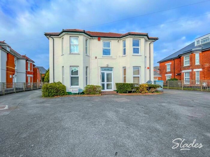 1 Bedroom Flat To Rent In Holdenhurst Road, Bournemouth, Dorset, BH8