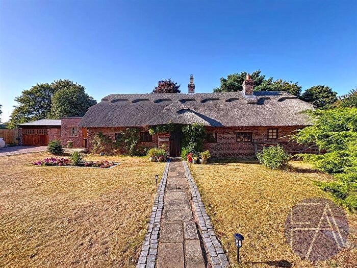 4 Bedroom Detached Bungalow To Rent In Park Road, Formby, L37