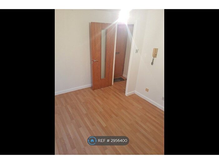 Studio To Rent In Charlton Road, London, N9