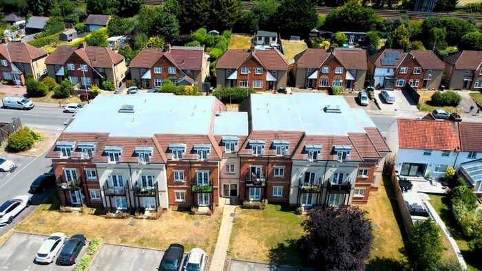 2 Bedroom Flat To Rent In Navarre Court, Primrose Hill, Kings Langley, Hertfordshire, WD4