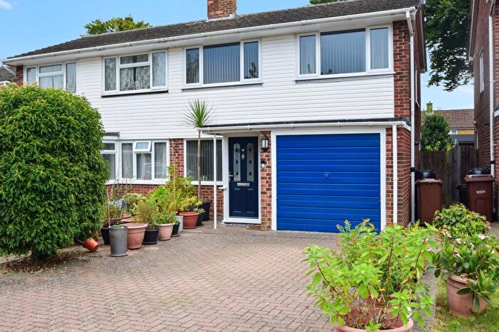 3 Bedroom Semi-Detached House For Sale In Norton Grove, Walderslade, Chatham, ME5