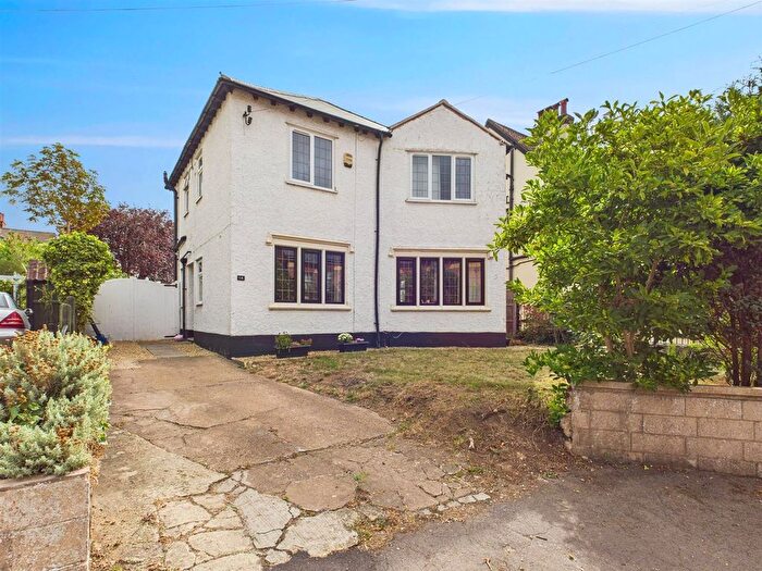 3 Bedroom Detached House For Sale In Sandhurst Road, Gloucester, GL1