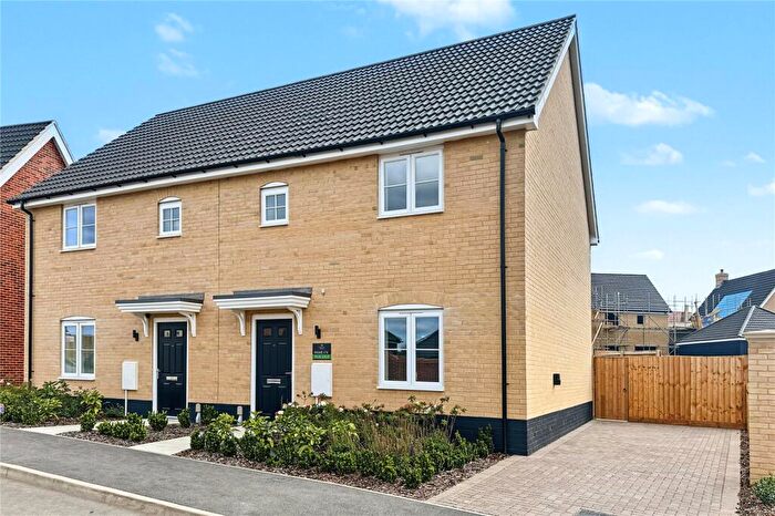 3 Bedroom Semi-Detached House For Sale In Beccles Road, Loddon, Norfolk, NR14