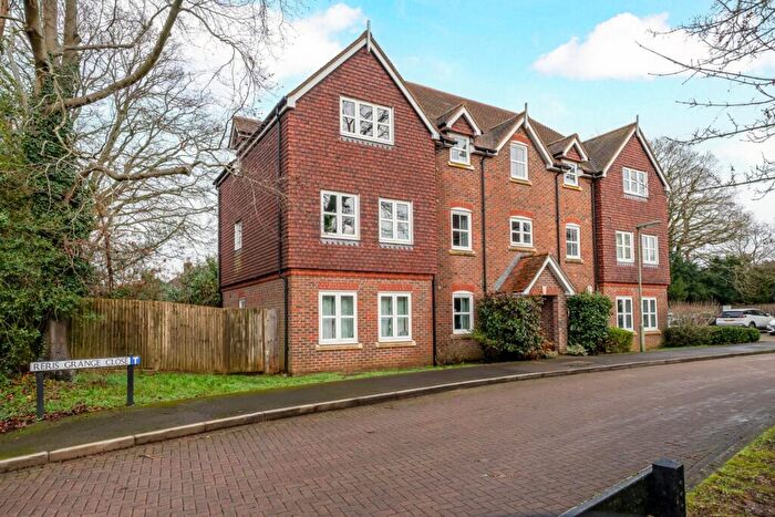2 Bedroom Flat For Sale In Reris Grange Close, Milford, Godalming, Surrey, GU8