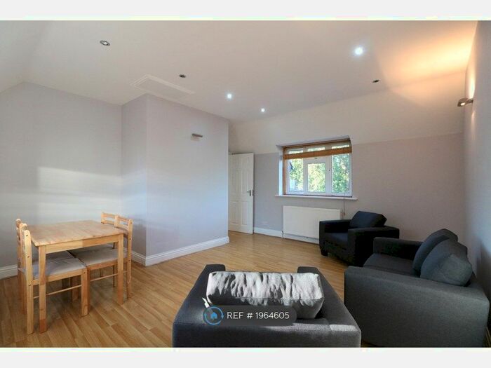 2 Bedroom Flat To Rent In Elm Green, London, W3