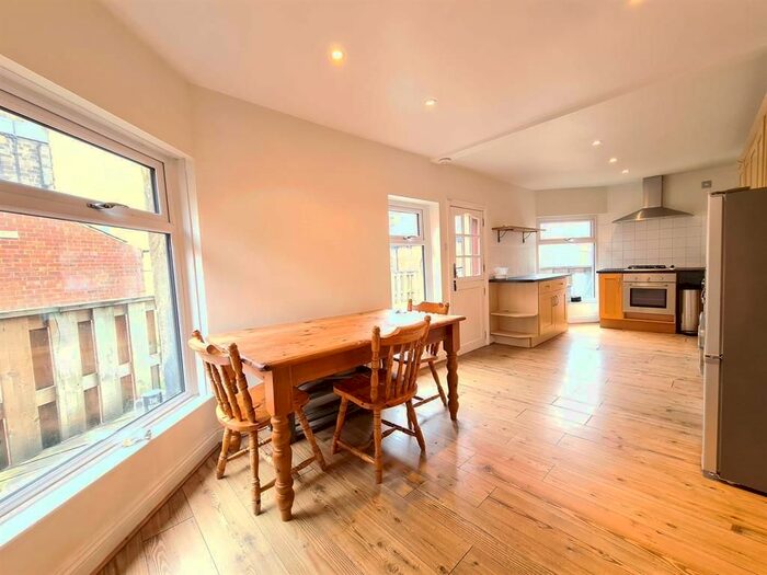 2 Bedroom Flat To Rent In Cheltenham Parade, Harrogate, HG1
