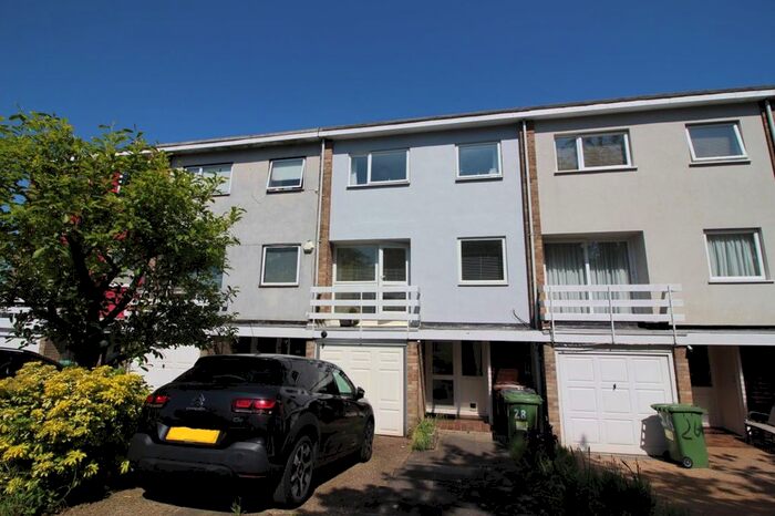 4 Bedroom Property To Rent In Ivinghoe Road, Bushey, WD23
