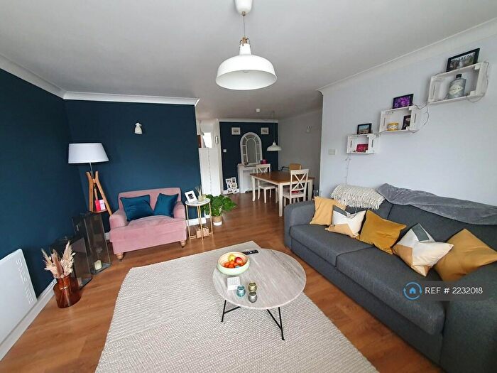 1 Bedroom Flat To Rent In Herschel Court, Oxford, OX4