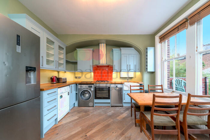 2 Bedroom Duplex To Rent In Hillfield Park, Muswel Hill, N10