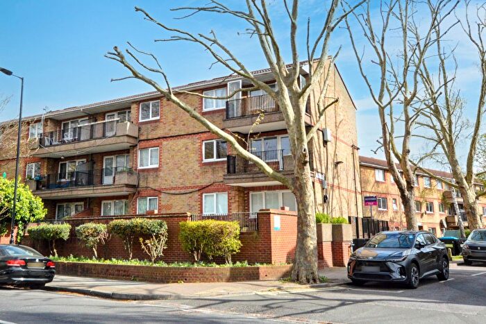 1 Bedroom Flat For Sale In Bath Close, London, SE15