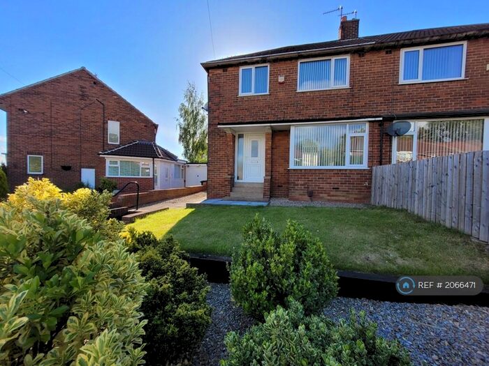 3 Bedroom Semi-Detached House To Rent In Henconner Lane, Bramley, Leeds, LS13