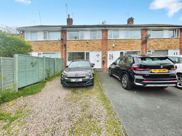 3 Bedroom Terraced House For Sale In Summerbridge Crescent, Bradford, BD10