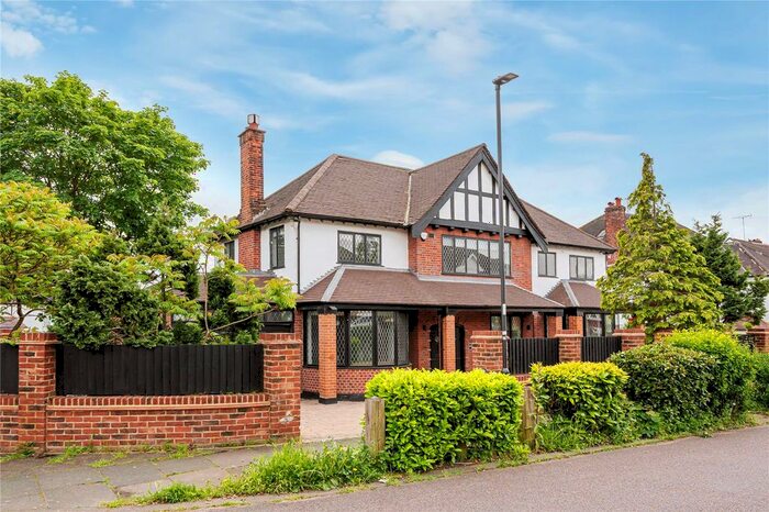 5 Bedroom Detached House To Rent In Forestdale, Southgate, London, N14