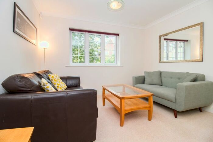 2 Bedroom Flat To Rent In Lark Hill, Oxford, OX2