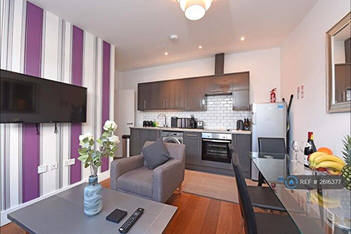2 Bedroom Flat To Rent In Falcon Road, London, SW11