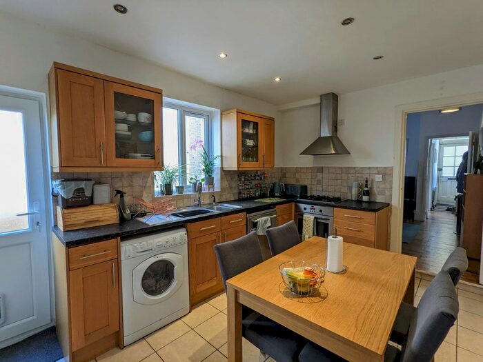 2 Bedroom Flat To Rent In Hartfield Road, Wimbledon, London, SW19