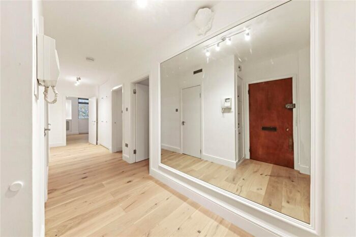 2 Bedroom Flat To Rent In Century Court, Grove End Road, NW8