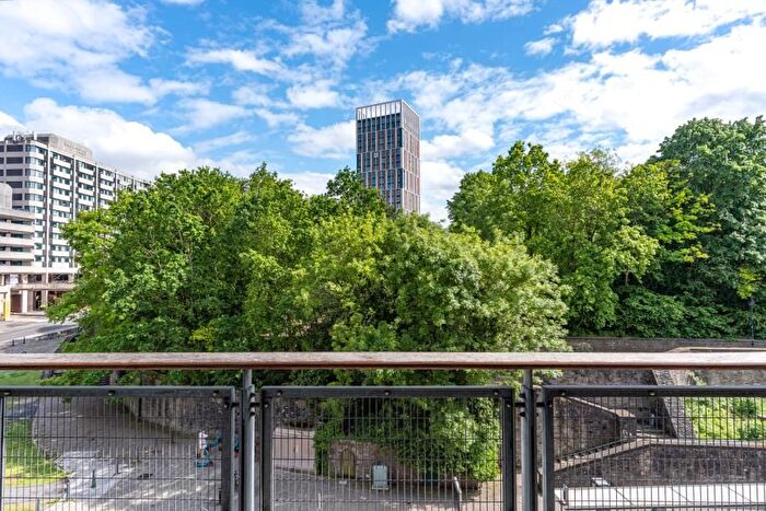 2 Bedroom Flat To Rent In Broad Weir, Broadmead, Bristol, BS1