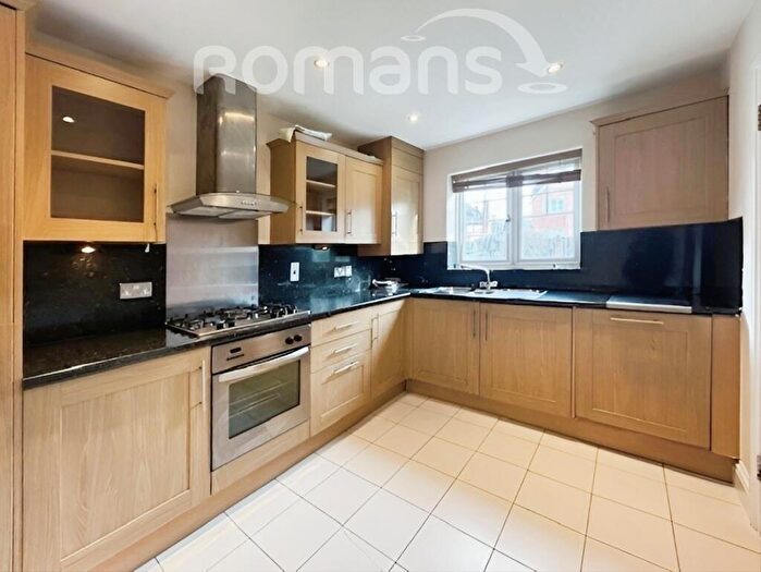 3 Bedroom End Of Terrace House To Rent In Willow Close, SL6