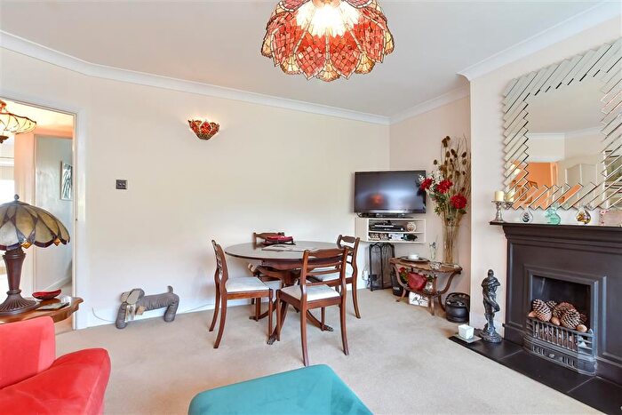 2 Bedroom Flat For Sale In Carden Hill, Hollingbury, Brighton, East Sussex, BN1