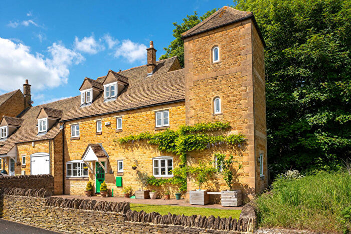 6 Bedroom Semi Detached House To Rent In Shepherds Way, Stow-on-the-Wold, GL54