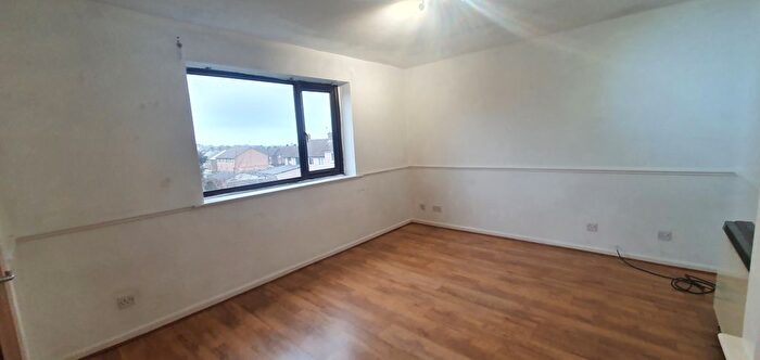 2 Bedroom Maisonette To Rent In Church Fields, Bradford, BD2