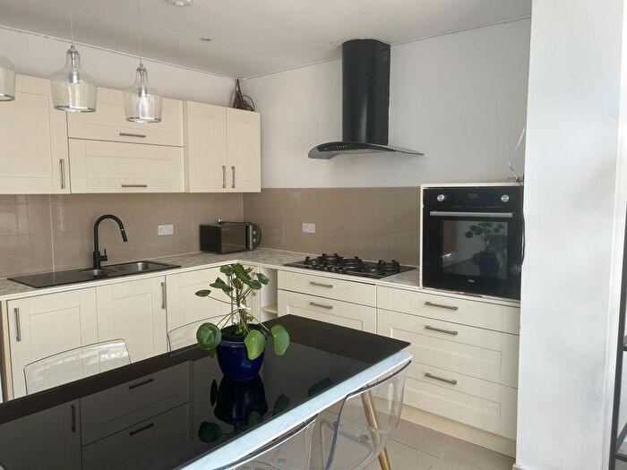 4 Bedroom Terraced House To Rent In Blackshaw Road, Tooting, London, SW17