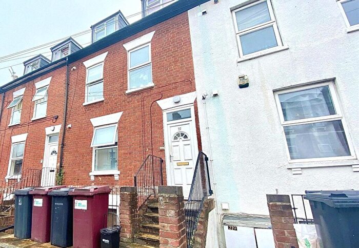 1 Bedroom Apartment To Rent In Zinzan Street, Reading, Berkshire, RG1