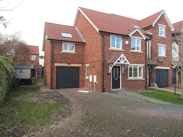 4 Bedroom End Of Terrace House To Rent In Redfearn Mews, Harrogate, HG2