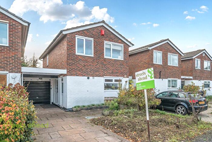 3 Bedroom Link Detached House For Sale In Wedgwood Way, London, SE19