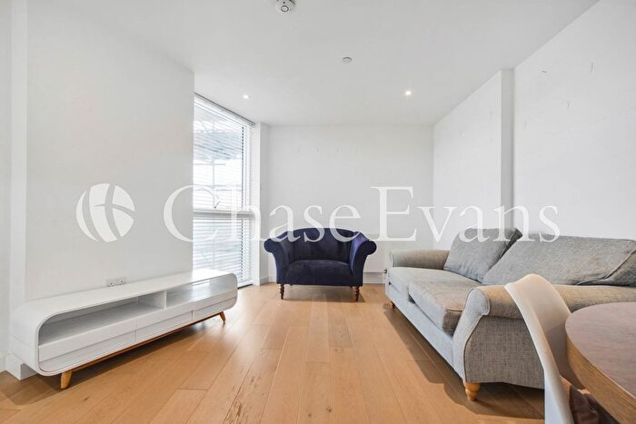 2 Bedroom Flat To Rent In Wyndham Apartments, River Gardens Walk, Greenwich, SE10