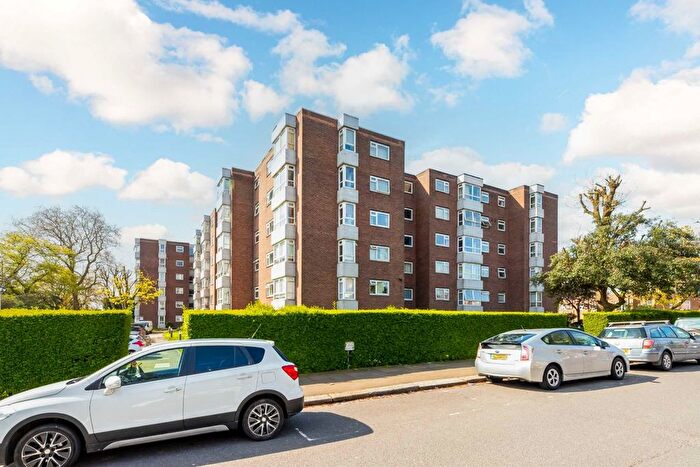 2 Bedroom Flat To Rent In Brampton Grove, Hendon, NW4