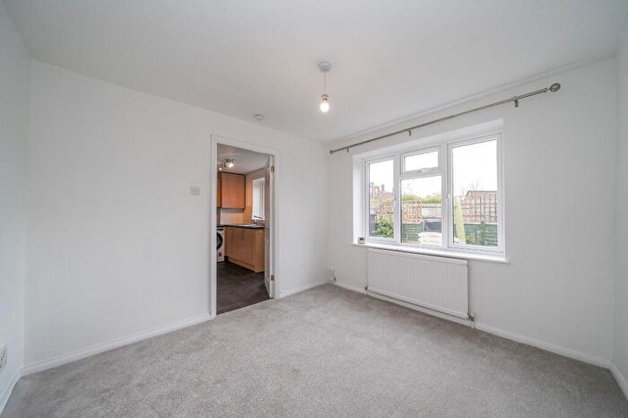 1 Bedroom Maisonette To Rent In Lucks Hill, Hemel Hempstead, Hertfordshire, HP1