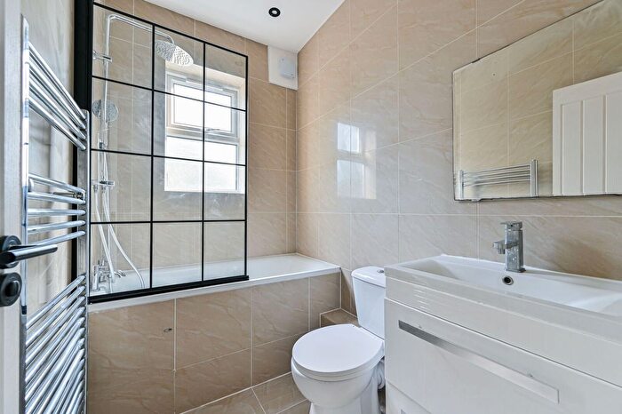 2 Bedroom Property To Rent In Derinton Road, Tooting Bec, London, SW17