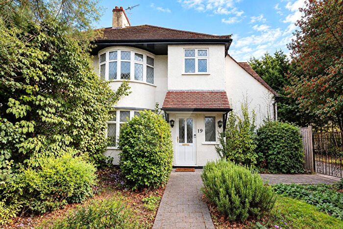 4 Bedroom Semi Detached House For Sale In Copthall Gardens, Mill Hill, London, NW7