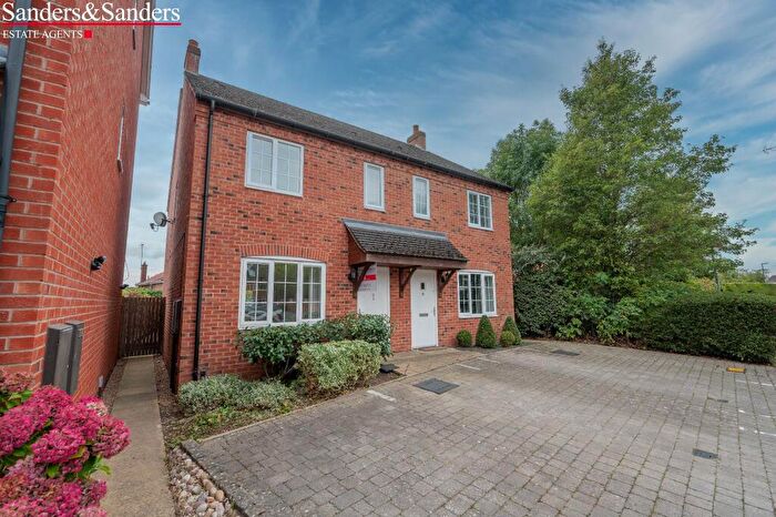 3 Bedroom Semi-Detached House For Sale In Flax Close, Alcester, B49