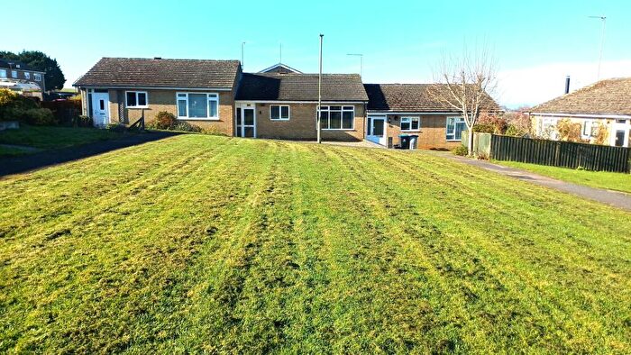 2 Bedroom Bungalow For Sale In Hailey Road, Chipping Norton, OX7