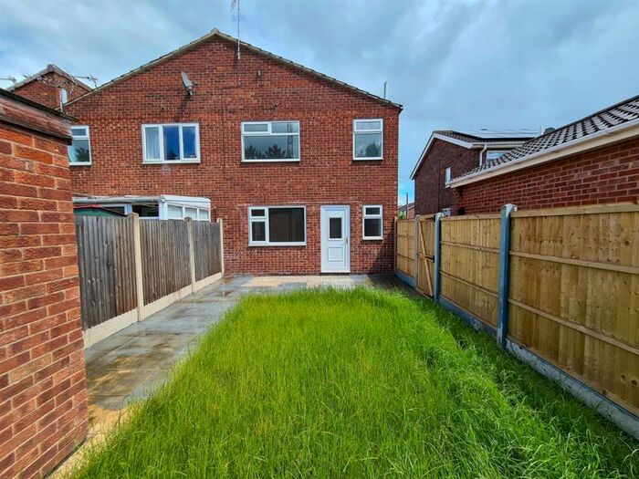 3 Bedroom Semi-Detached House To Rent In Galway Crescent, Retford, DN22