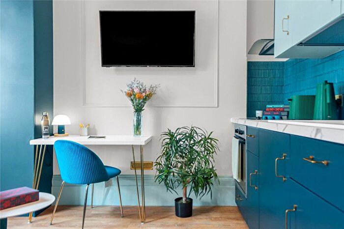 Studio To Rent In Eardley Crescent, London, SW5