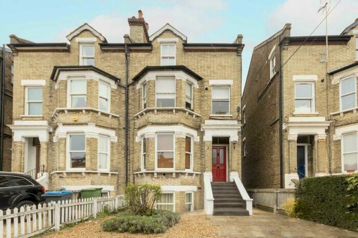 2 Bedroom Flat To Rent In King Charles Road, Surbiton, KT5