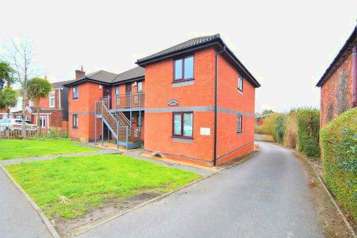 1 Bedroom Ground Flat To Rent In Bitterne, Southampton, SO18