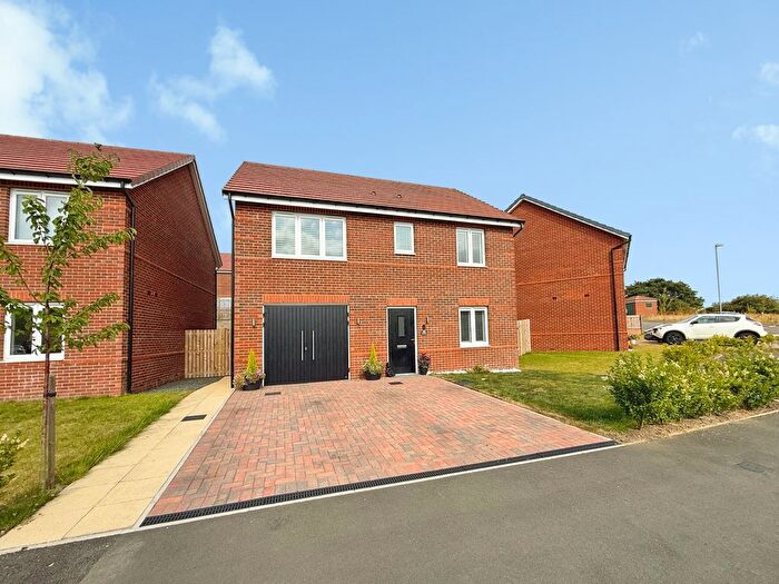 4 Bedroom Detached House For Sale In Ashtree Avenue, High Spen, NE39