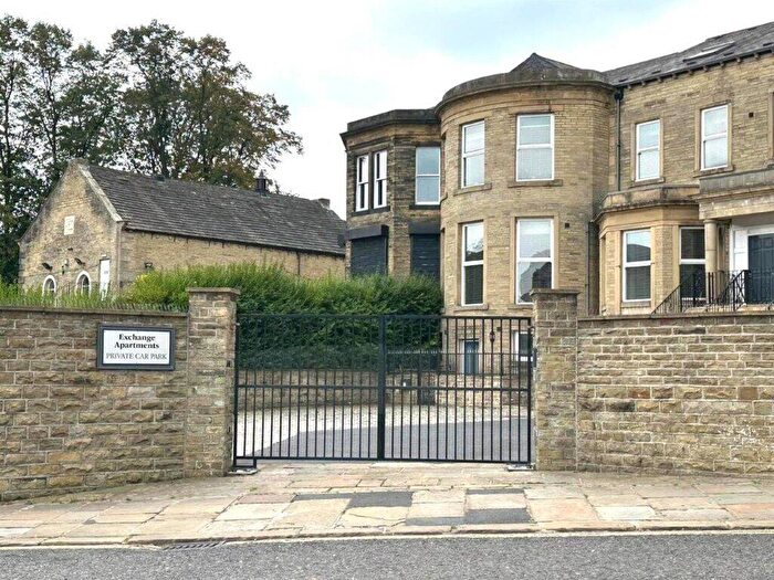 2 Bedroom Apartment To Rent In Clare Road, Halifax, West Yorkshire, HX1