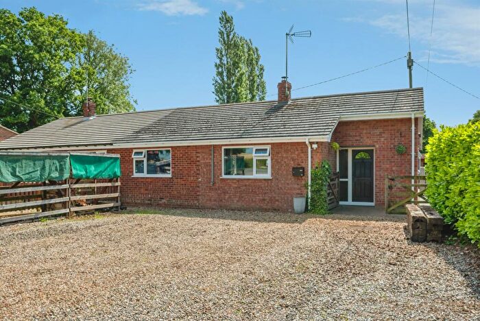 3 Bedroom Semi-Detached Bungalow For Sale In Thwaite Road, Aldborough, Norwich, NR11