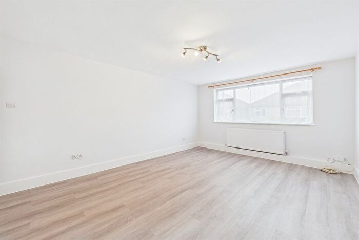 2 Bedroom Flat To Rent In Kemsing Close, CR7