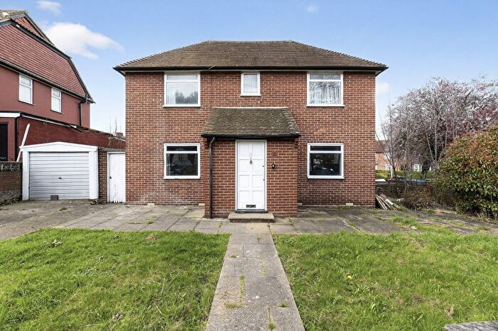 2 Bedroom End Terrace House For Sale In Central Road, Morden, SM4